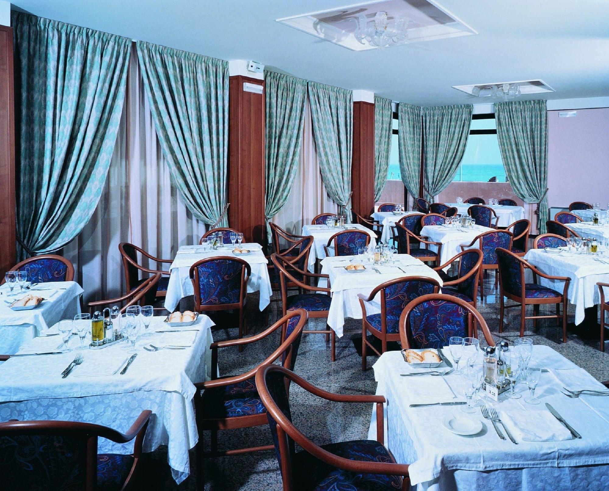 פסארו Hotel Rossini מסעדה תמונה