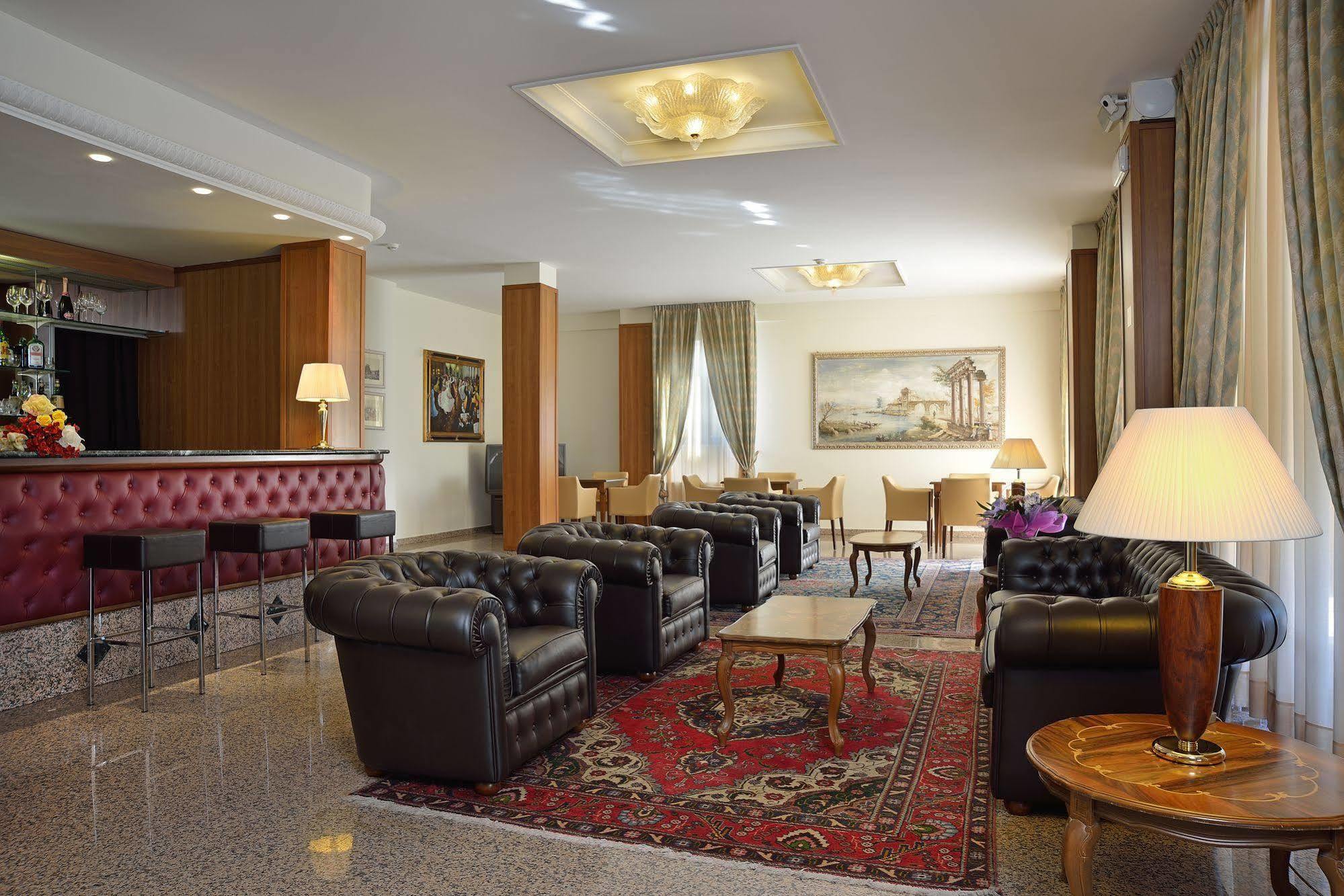 פסארו Hotel Rossini מראה חיצוני תמונה